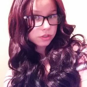 Meet your Posher, Caitlin